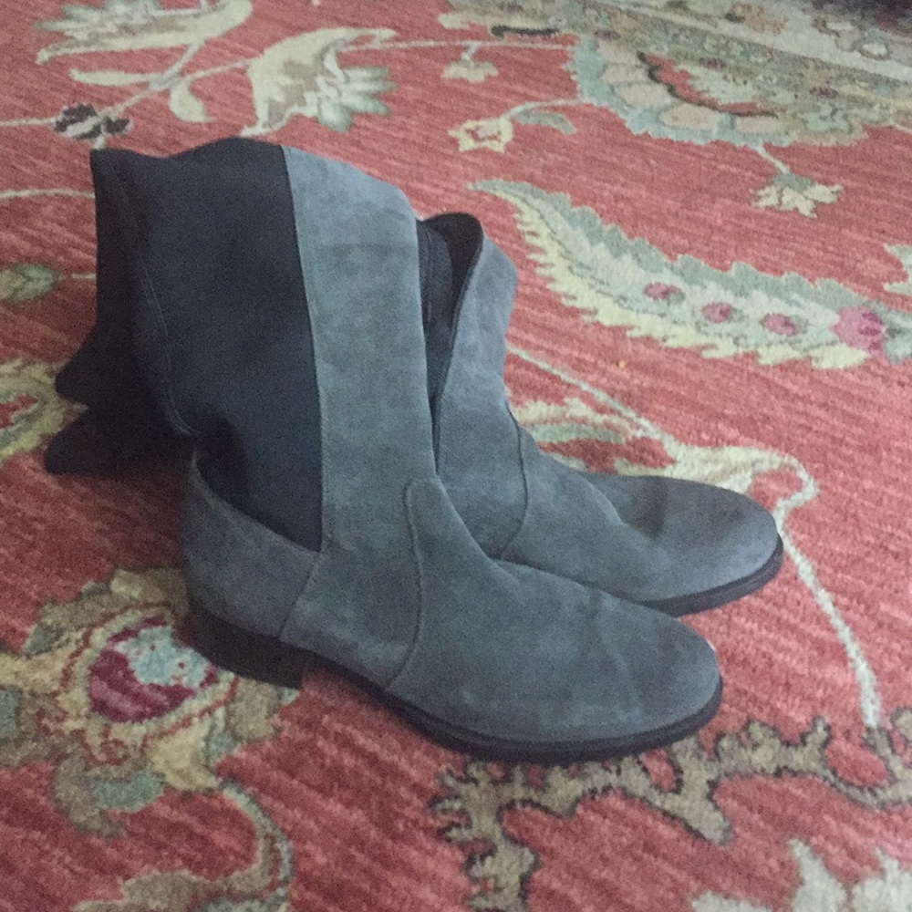 Knee high grey boots with neoprene and suede